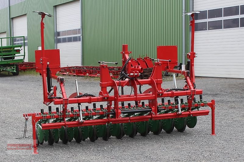 Drillmaschinenkombination of the type Unia Säschine 3m Doppelscheibenschar Shell Dreipunktanbau, Neumaschine in Ostheim/Rhön (Picture 4)