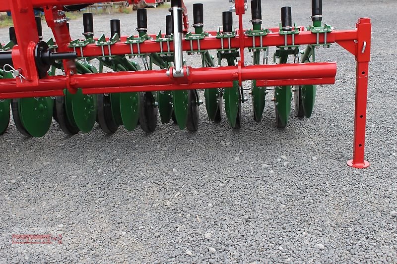 Drillmaschinenkombination of the type Unia Säschine 3m Doppelscheibenschar Shell Dreipunktanbau, Neumaschine in Ostheim/Rhön (Picture 12)