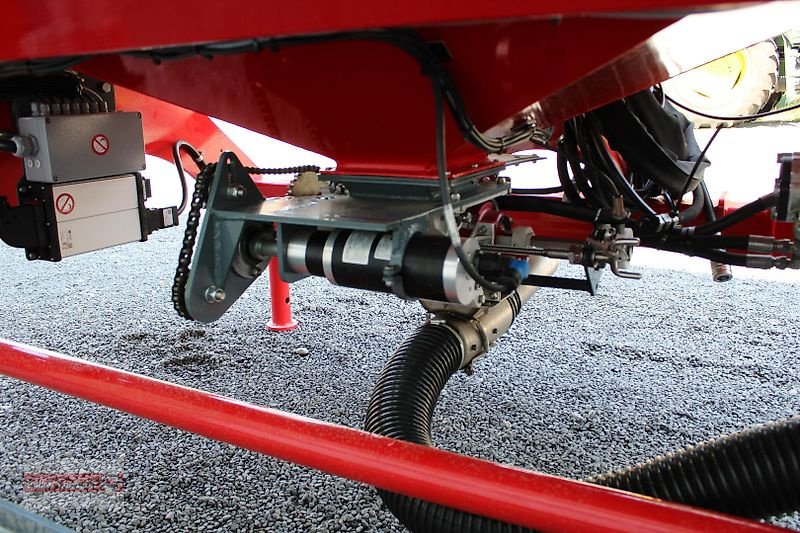 Drillmaschinenkombination del tipo Unia USF 1600/2 Fronttank 2200 l Isobus Saatguttank Düngertank, Neumaschine en Ostheim/Rhön (Imagen 21)