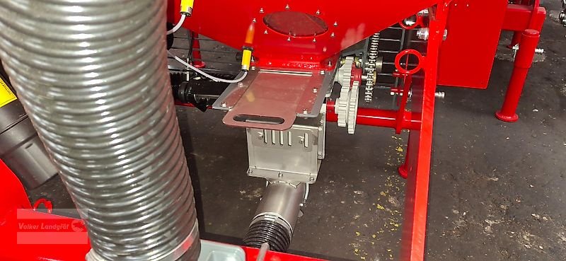 Drillmaschinenkombination del tipo Unia USF 1600/2 Fronttank 2200 l Isobus Saatguttank Düngertank, Neumaschine en Ostheim/Rhön (Imagen 18)