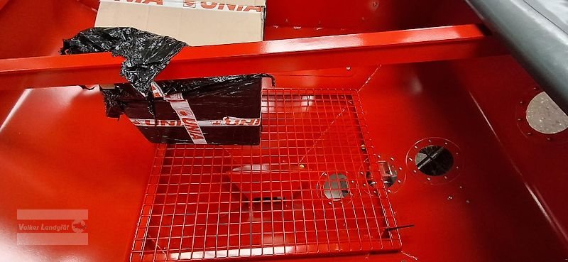 Drillmaschinenkombination del tipo Unia USF 1600/2 Fronttank 2200 l Isobus Saatguttank Düngertank, Neumaschine en Ostheim/Rhön (Imagen 23)