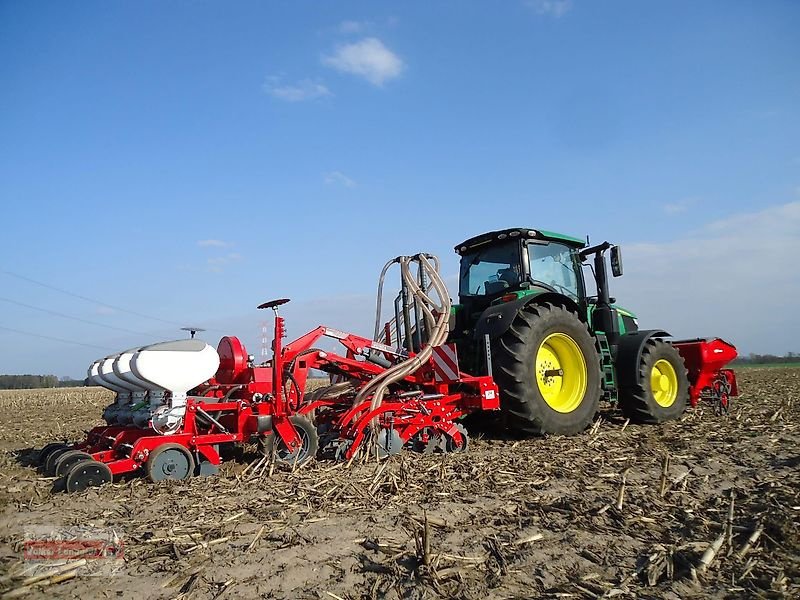 Drillmaschinenkombination del tipo Unia USF 1600/2 Fronttank 2200 l Isobus Saatguttank Düngertank, Neumaschine en Ostheim/Rhön (Imagen 12)