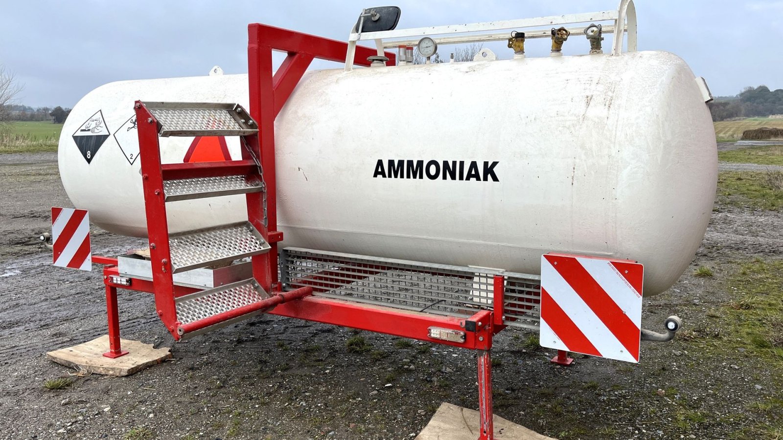 Düngerstreuer-Aufsatz типа Sonstige 2500 Kg traktor tank 3 punkt 4650 liter + pumpe + flowmåler, Gebrauchtmaschine в Borre (Фотография 2)