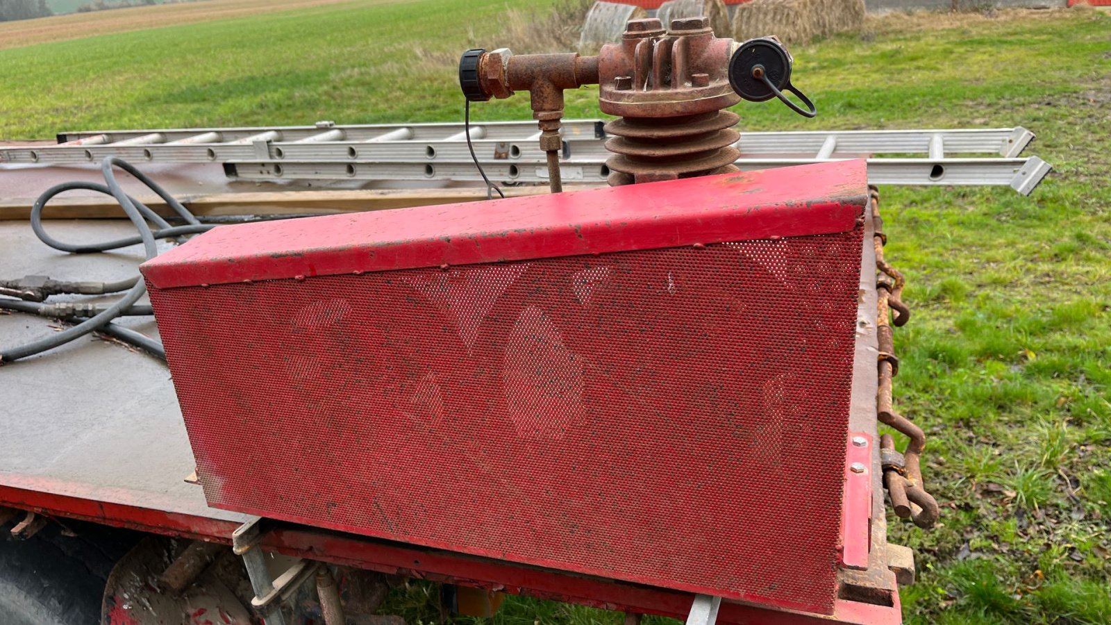 Düngerstreuer-Aufsatz типа Sonstige 2500 Kg traktor tank 3 punkt 4650 liter + pumpe + flowmåler, Gebrauchtmaschine в Borre (Фотография 6)