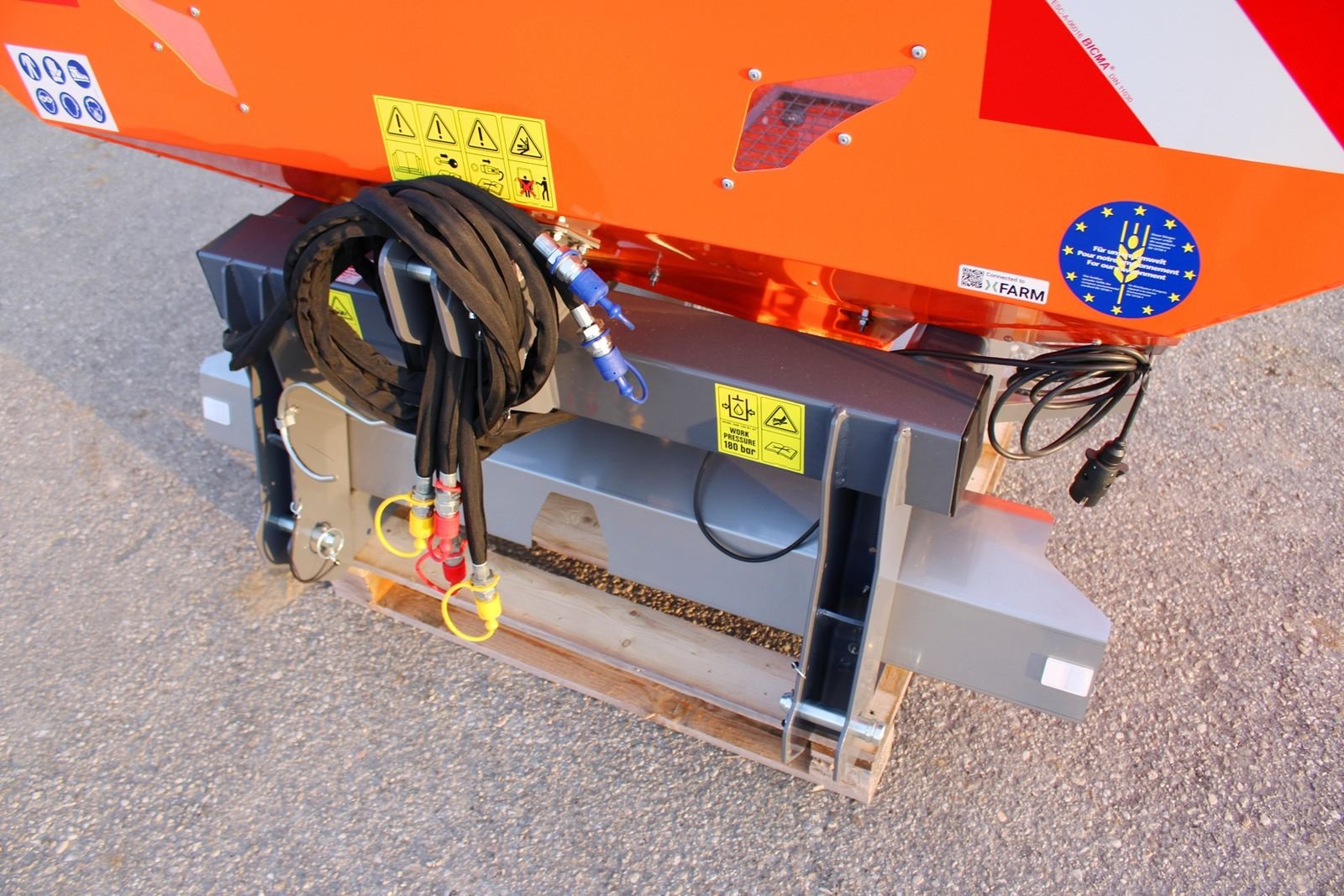 Düngerstreuer of the type agrex TMY 1200 Düngerstreuer, Neumaschine in Neukirchen am Walde  (Picture 5)