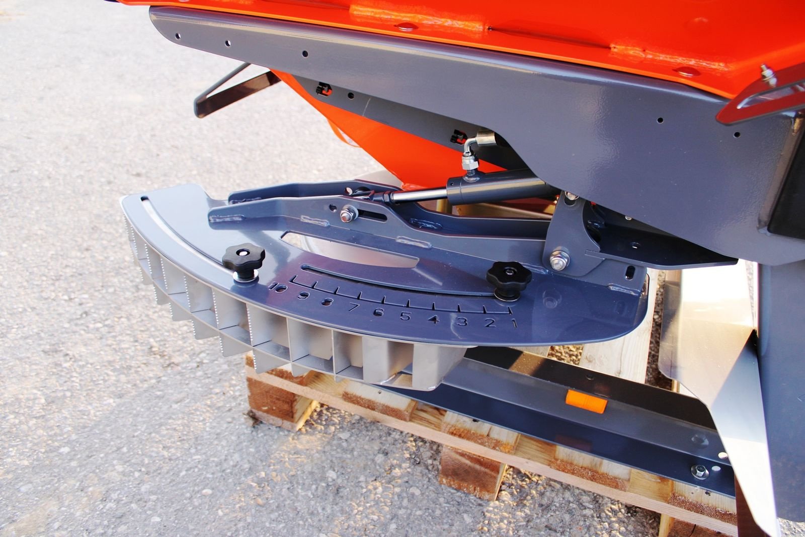 Düngerstreuer of the type agrex TMY 1200 Düngerstreuer, Neumaschine in Neukirchen am Walde  (Picture 6)