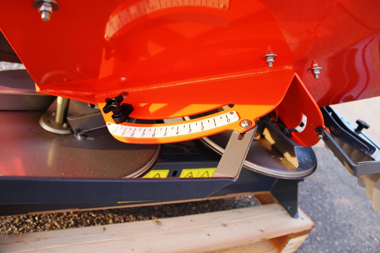 Düngerstreuer of the type agrex TMY 1200 Düngerstreuer, Neumaschine in Neukirchen am Walde  (Picture 7)