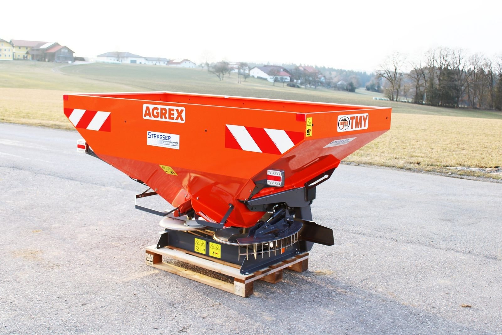 Düngerstreuer of the type agrex TMY 1200 Düngerstreuer, Neumaschine in Neukirchen am Walde  (Picture 2)