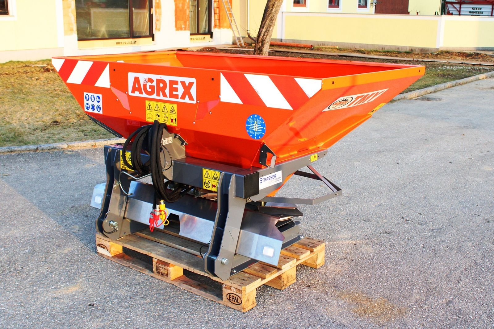 Düngerstreuer typu agrex TMY 850 Düngerstreuer, Neumaschine w Neukirchen am Walde  (Zdjęcie 3)