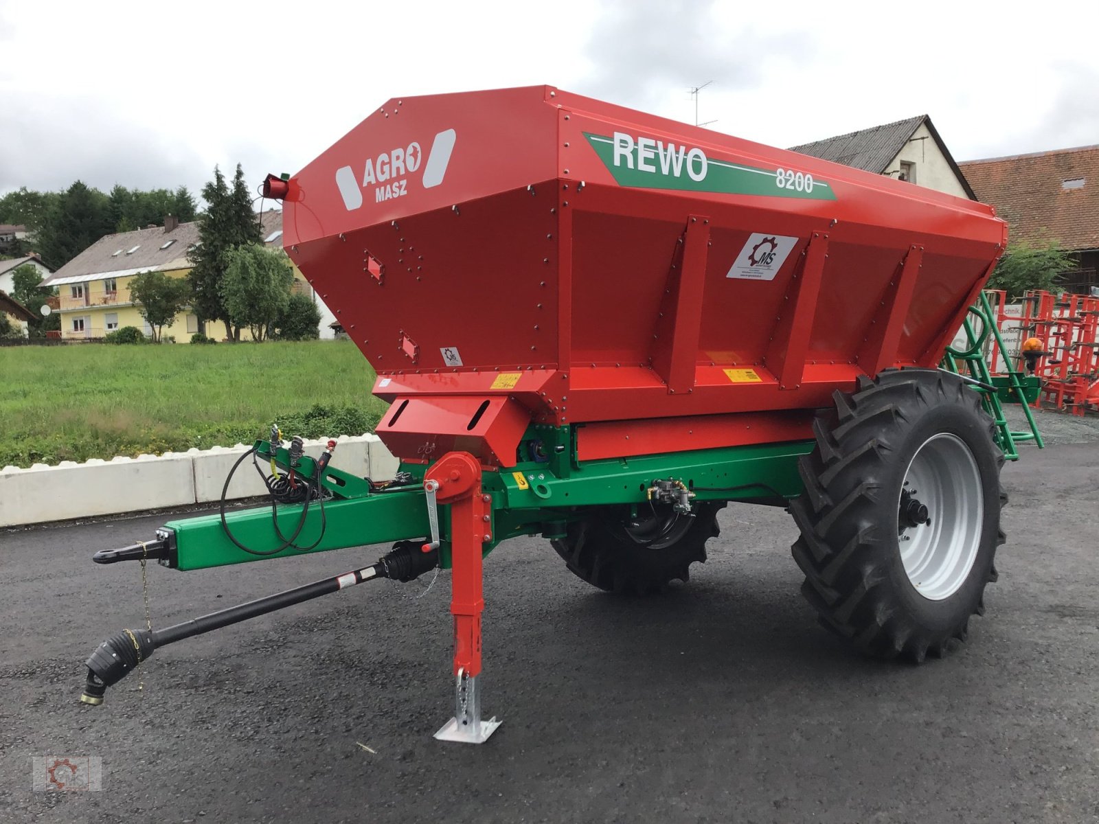 Düngerstreuer des Typs Agro-Masz REWO 8200 Großflächenstreuer Kalk Dünger Streuer, Neumaschine in Tiefenbach (Bild 26)