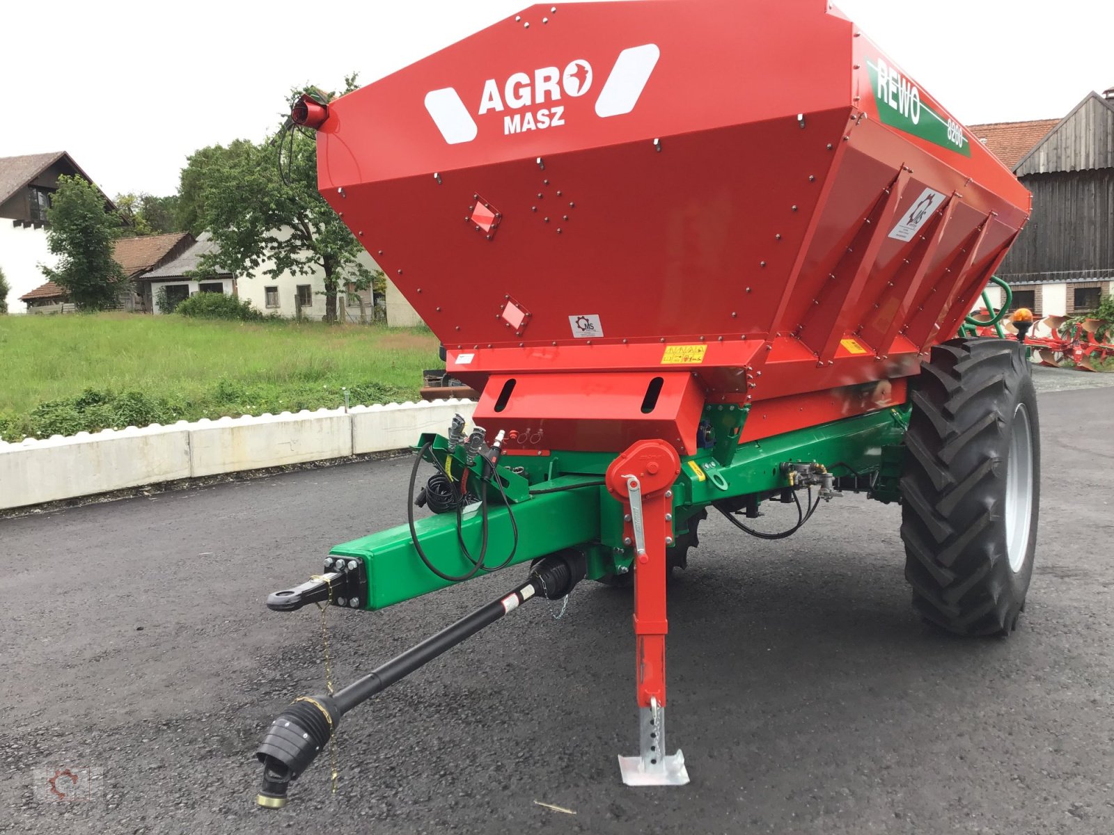Düngerstreuer typu Agro-Masz REWO 8200 Großflächenstreuer Kalk Dünger Streuer, Neumaschine v Tiefenbach (Obrázek 26)