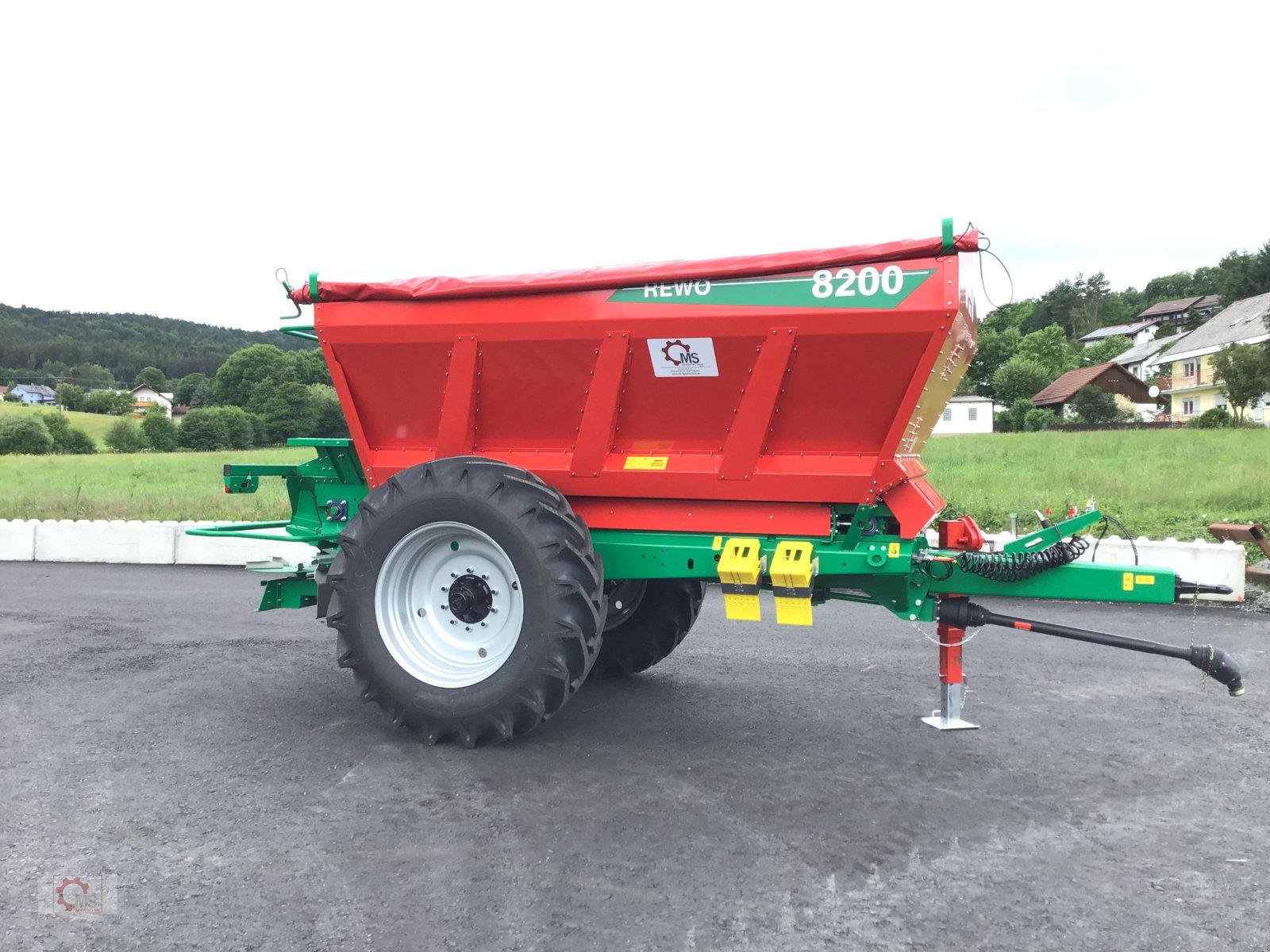 Düngerstreuer of the type Agro-Masz REWO 8200 Großflächenstreuer Kalk Dünger Streuer, Neumaschine in Tiefenbach (Picture 2)