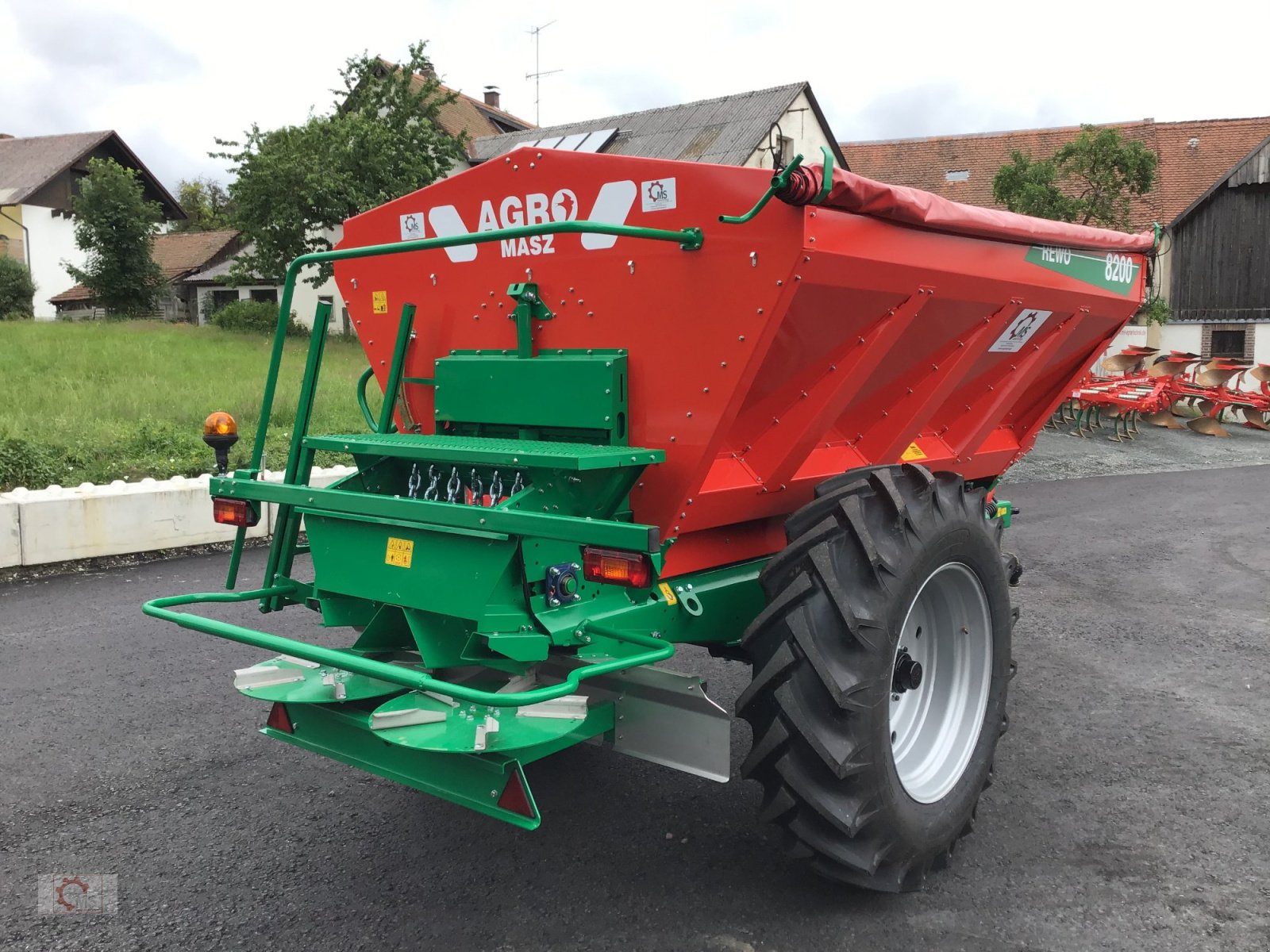 Düngerstreuer of the type Agro-Masz REWO 8200 Großflächenstreuer Kalk Dünger Streuer, Neumaschine in Tiefenbach (Picture 4)