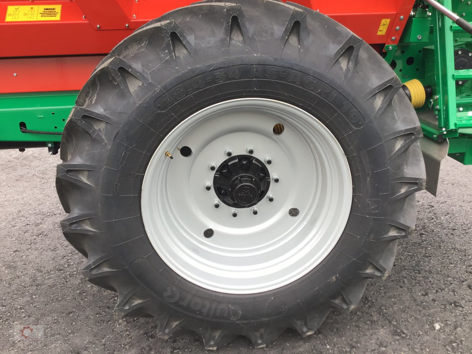 Düngerstreuer of the type Agro-Masz REWO 8200 Großflächenstreuer Kalk Dünger Streuer, Neumaschine in Tiefenbach (Picture 12)