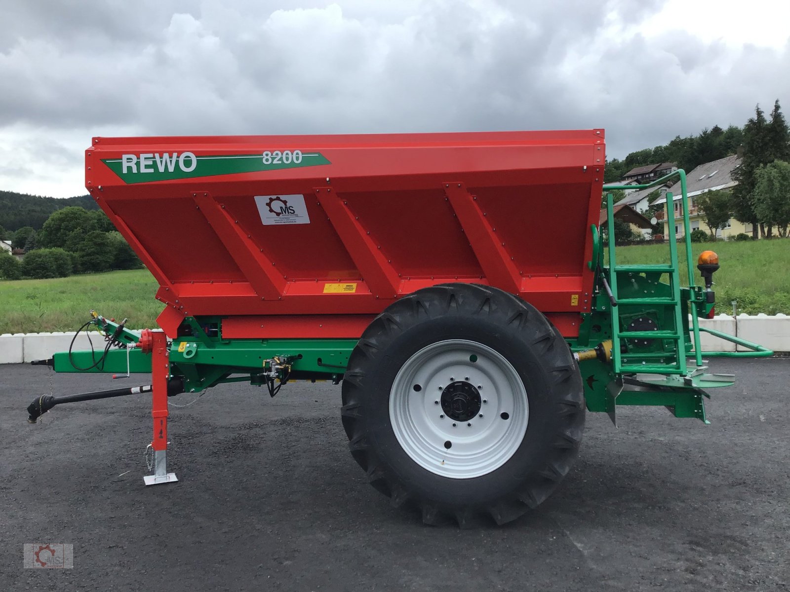 Düngerstreuer of the type Agro-Masz REWO 8200 Großflächenstreuer Kalk Dünger Streuer, Neumaschine in Tiefenbach (Picture 22)