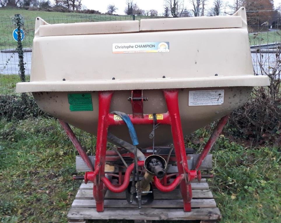 Düngerstreuer typu AGUIRRE 1 AC2 1000, Gebrauchtmaschine w Antrain (Zdjęcie 1)