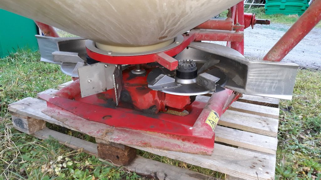 Düngerstreuer typu AGUIRRE 1 AC2 1000, Gebrauchtmaschine w Antrain (Zdjęcie 3)