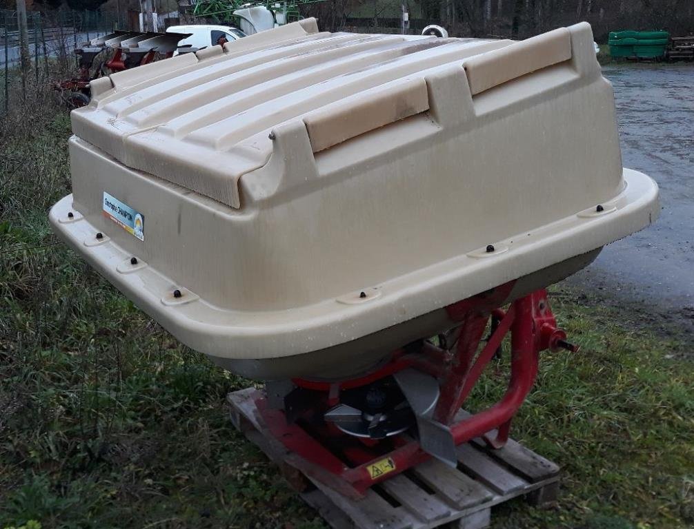 Düngerstreuer typu AGUIRRE 1 AC2 1000, Gebrauchtmaschine w Antrain (Zdjęcie 2)