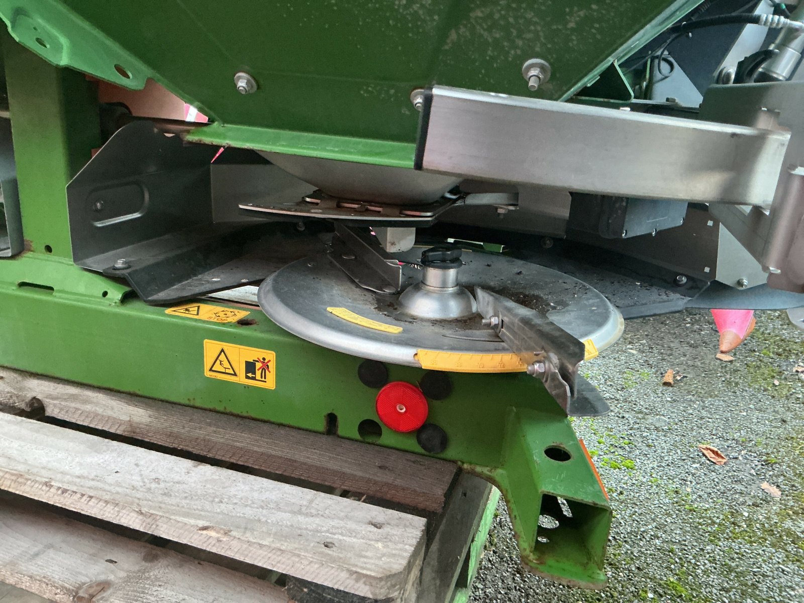 Düngerstreuer van het type Amazone DISTRIBUTEUR D'ENGRAIS ZAM, Gebrauchtmaschine in ST CLEMENT DE LA PLACE (Foto 4)