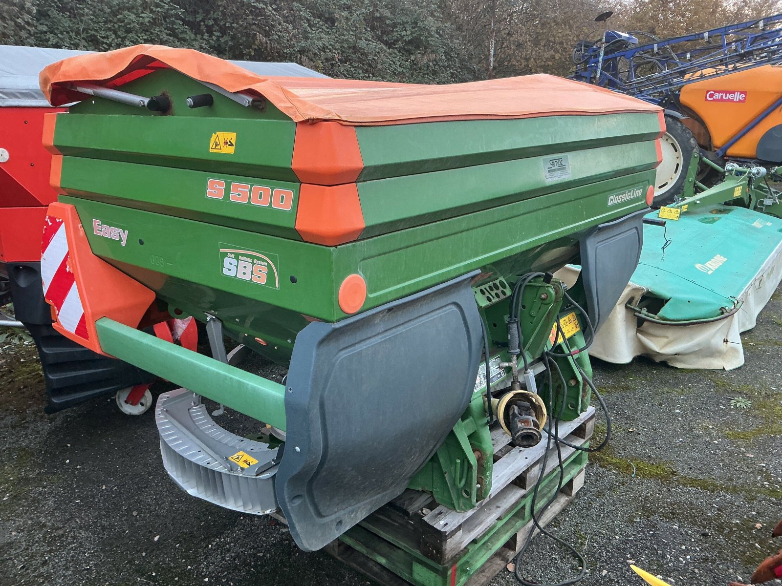 Düngerstreuer van het type Amazone DISTRIBUTEUR D'ENGRAIS ZAM, Gebrauchtmaschine in ST CLEMENT DE LA PLACE (Foto 2)