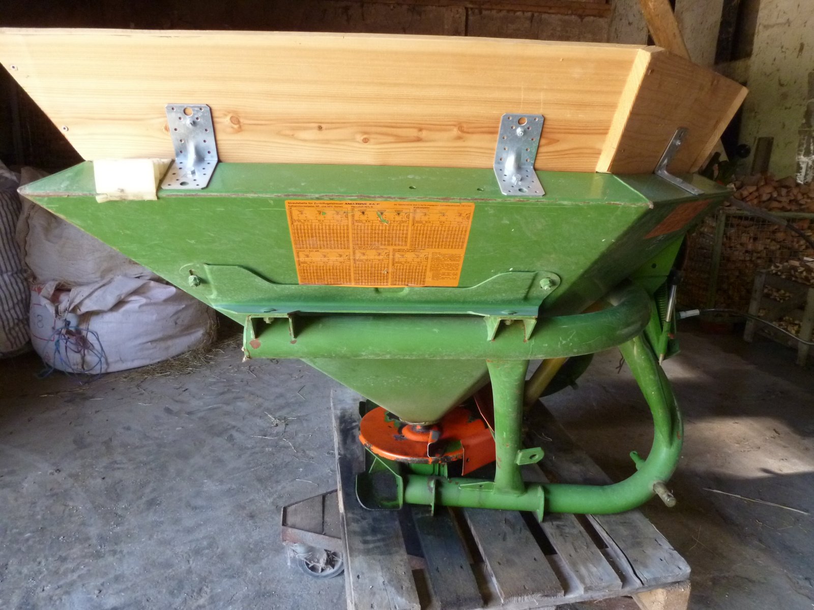 Düngerstreuer типа Amazone ZA-F 604 R, Gebrauchtmaschine в Bissingen (Фотография 1)