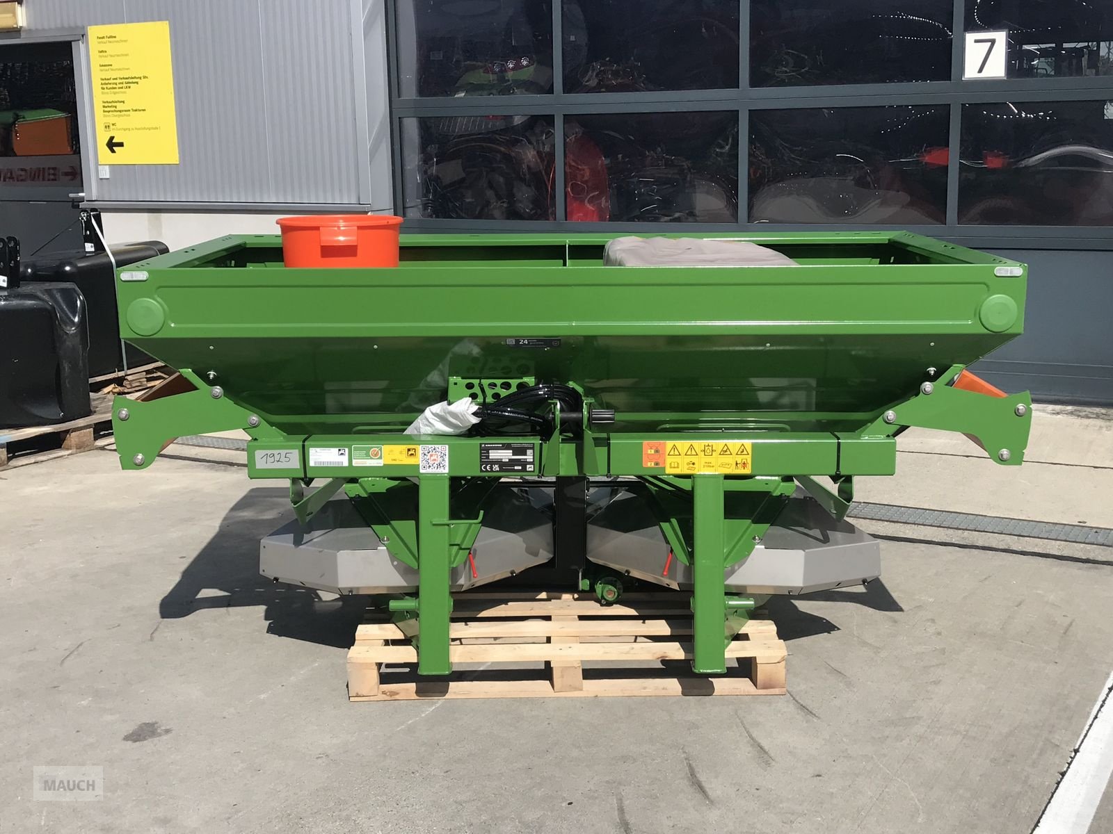 Düngerstreuer des Typs Amazone ZA - M 1002 Special, Neumaschine in Burgkirchen (Bild 2)