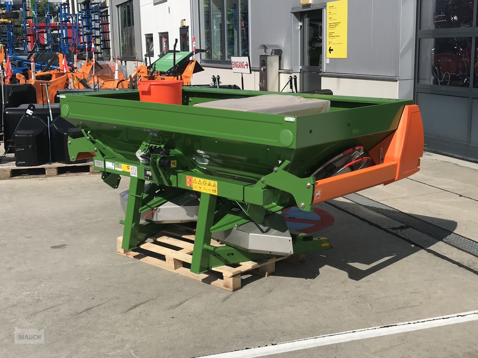 Düngerstreuer des Typs Amazone ZA - M 1002 Special, Neumaschine in Burgkirchen (Bild 3)