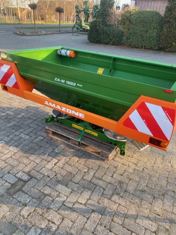 Düngerstreuer of the type Amazone ZA-M 1502 Easy, Neumaschine in Friedeburg (Picture 1)