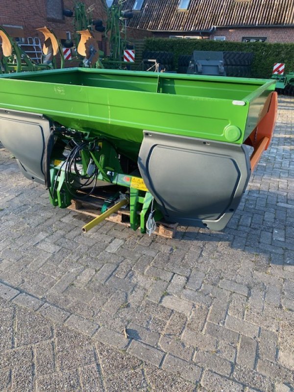 Düngerstreuer of the type Amazone ZA-M 1502 Easy, Neumaschine in Friedeburg (Picture 2)