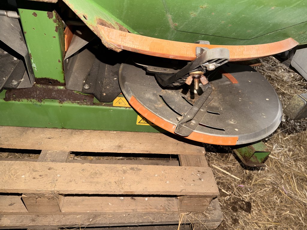 Düngerstreuer typu Amazone ZA-M 3000, Gebrauchtmaschine w LIMEY-REMENAUVILLE (Zdjęcie 9)