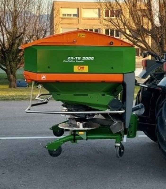 Düngerstreuer of the type Amazone ZA-TS 2000, Neumaschine in Domdidier (Picture 2)