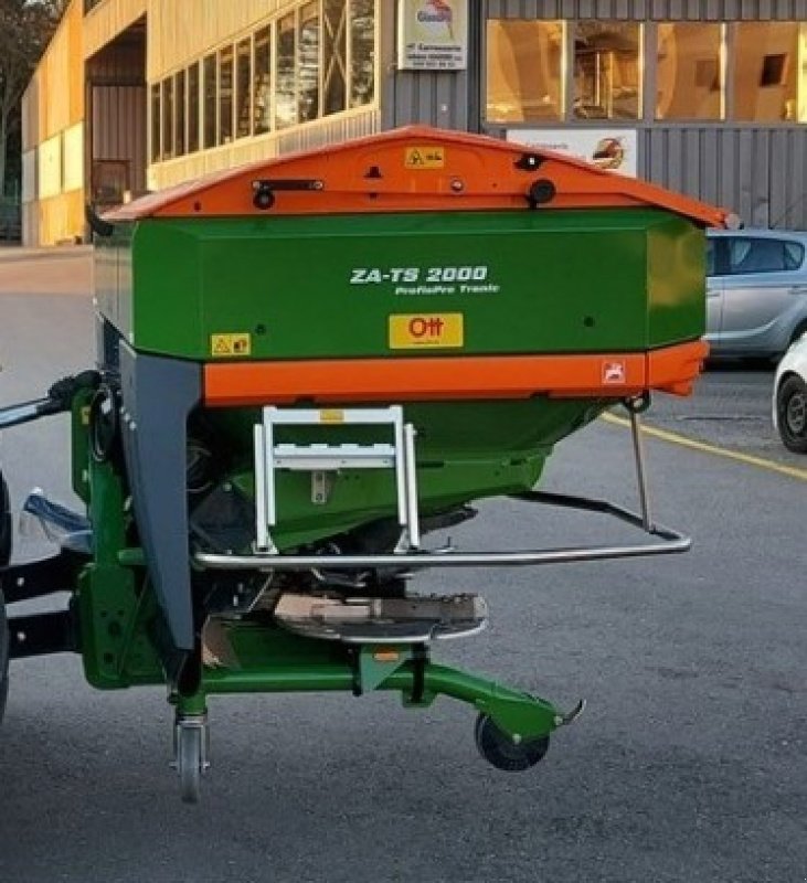 Düngerstreuer of the type Amazone ZA-TS 2000, Neumaschine in Domdidier (Picture 1)