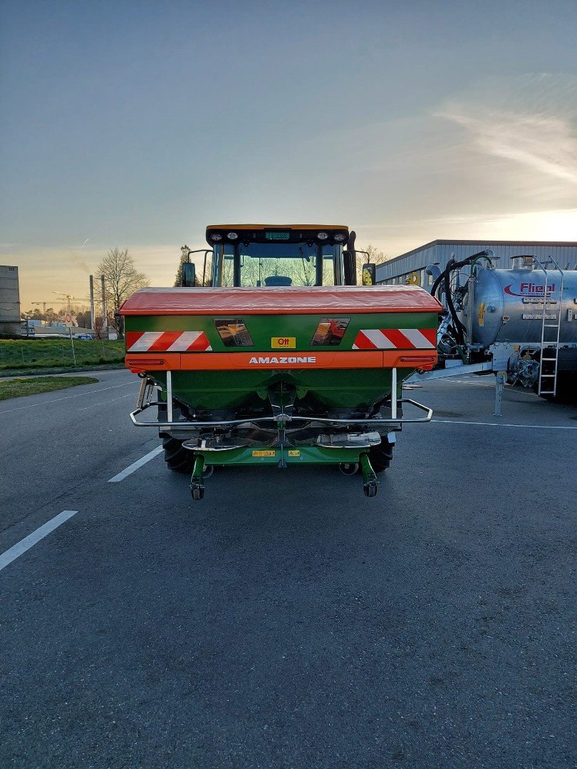Düngerstreuer of the type Amazone ZA-TS 2000, Neumaschine in Domdidier (Picture 4)