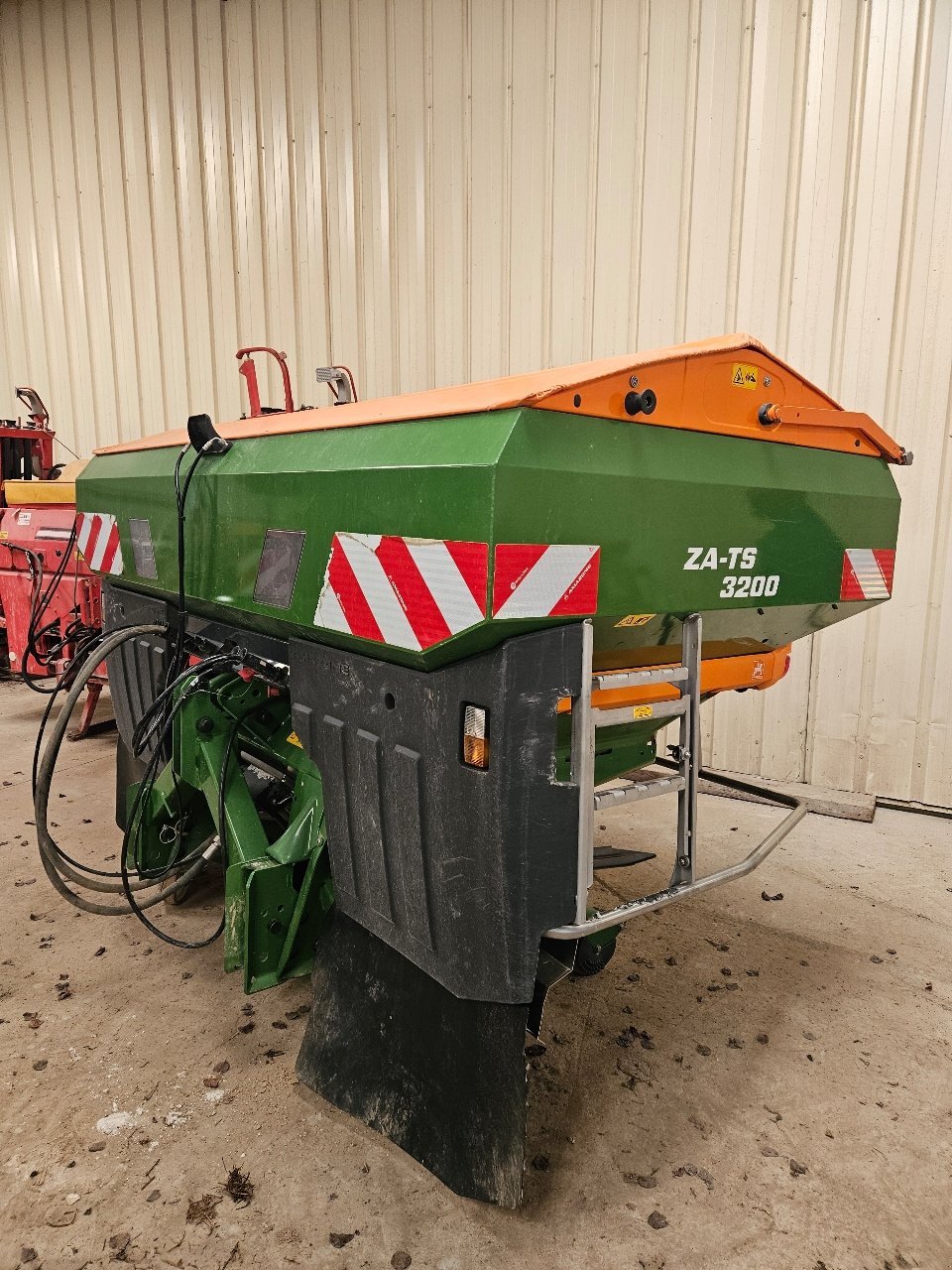 Düngerstreuer des Typs Amazone Za-ts 3200 profis hydro, Gebrauchtmaschine in MANDRES-SUR-VAIR (Bild 1)