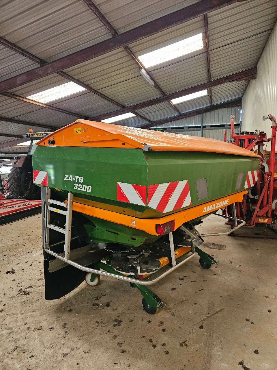 Düngerstreuer des Typs Amazone Za-ts 3200 profis hydro, Gebrauchtmaschine in MANDRES-SUR-VAIR (Bild 3)