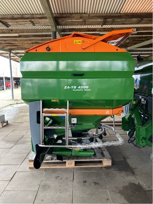 Düngerstreuer des Typs Amazone ZA-TS Hydro 4200 Ultra, Neumaschine in Gadenstedt (Bild 2)