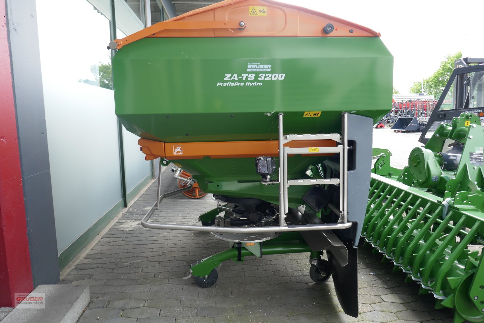 Düngerstreuer des Typs Amazone ZA-TS Profis Hydro 3200 Ultra Rahmen, Neumaschine in Dorfen (Bild 2)