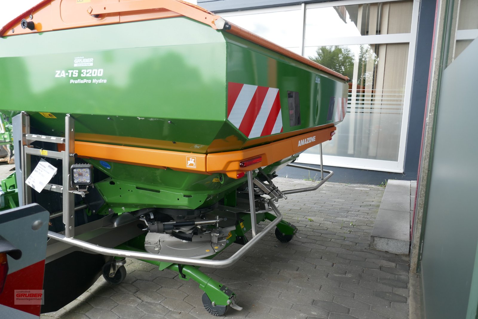 Düngerstreuer des Typs Amazone ZA-TS Profis Hydro 3200 Ultra Rahmen, Neumaschine in Dorfen (Bild 7)