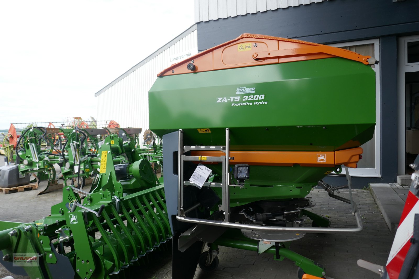 Düngerstreuer des Typs Amazone ZA-TS Profis Hydro 3200 Ultra Rahmen, Neumaschine in Dorfen (Bild 8)