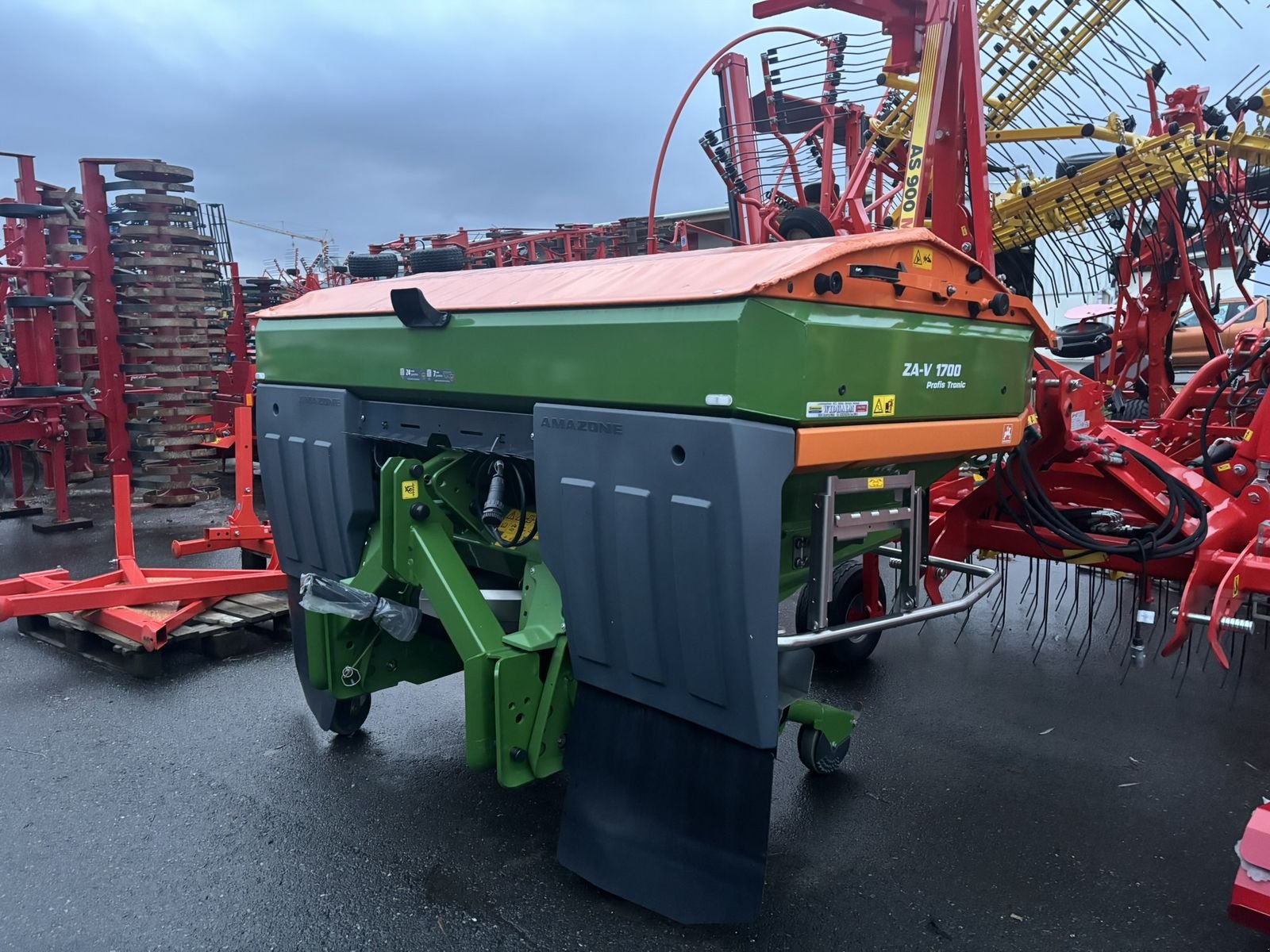 Düngerstreuer des Typs Amazone ZA-V 1700 Profis Tronic, Neumaschine in Göpfritz (Bild 2)