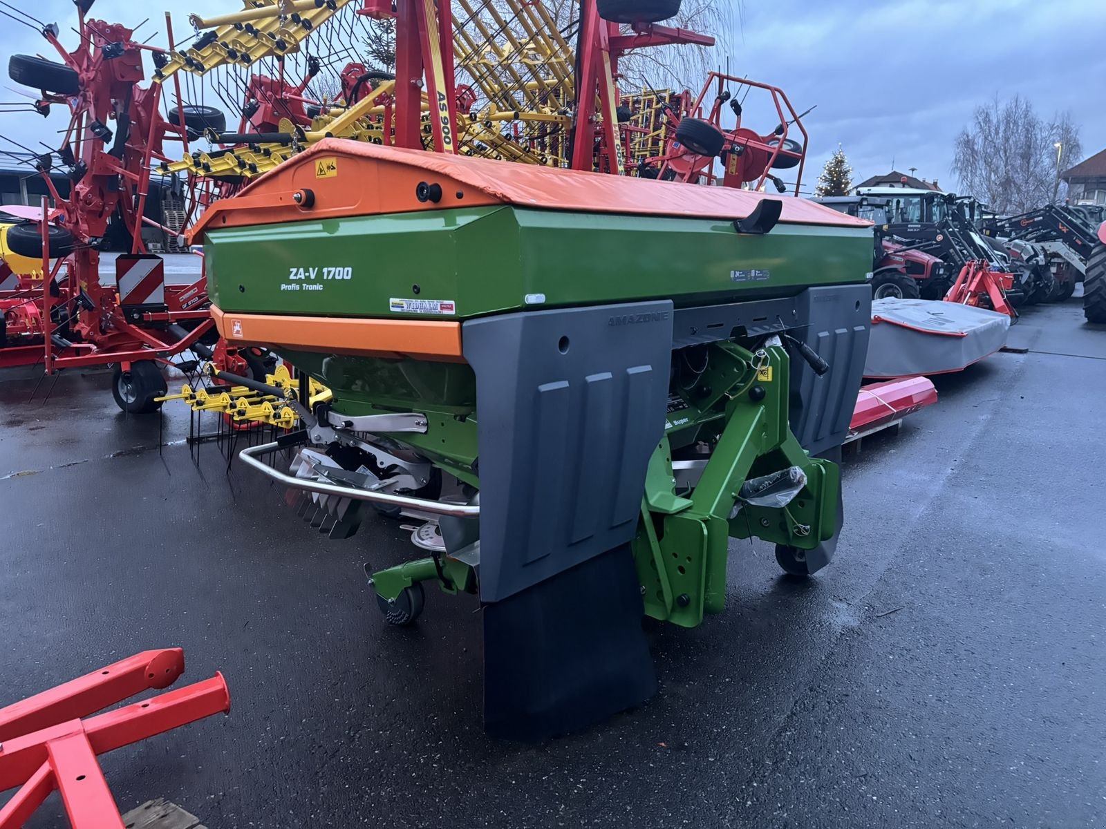 Düngerstreuer des Typs Amazone ZA-V 1700 Profis Tronic, Neumaschine in Göpfritz (Bild 1)