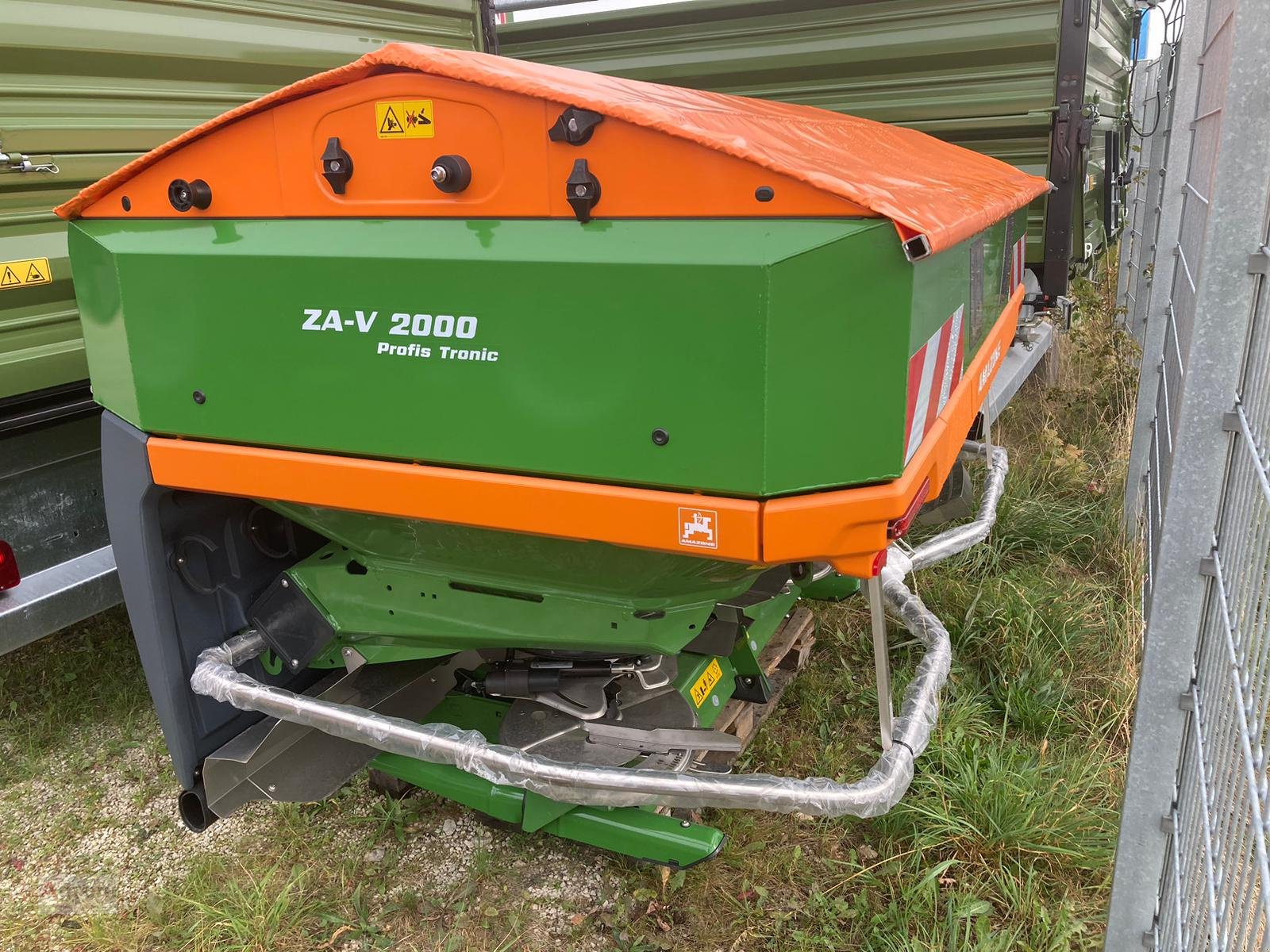 Düngerstreuer des Typs Amazone ZA-V 2000, Neumaschine in Münsingen (Bild 2)