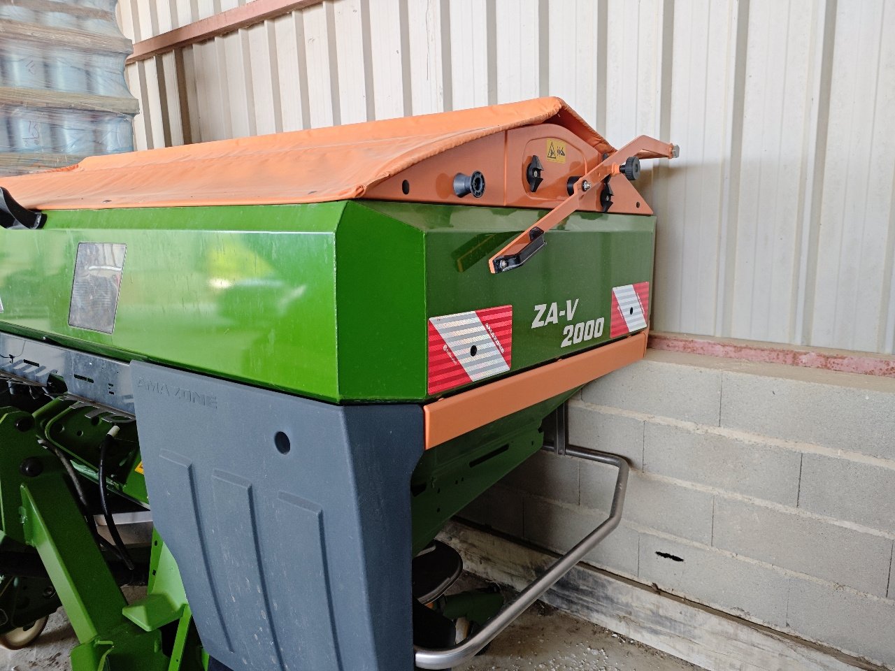 Düngerstreuer типа Amazone ZA/V 2000, Gebrauchtmaschine в MORLHON LE HAUT (Фотография 2)