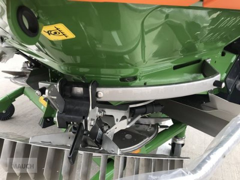 Düngerstreuer of the type Amazone ZA-V 2600 Profis Tronic, Neumaschine in Burgkirchen (Picture 15)