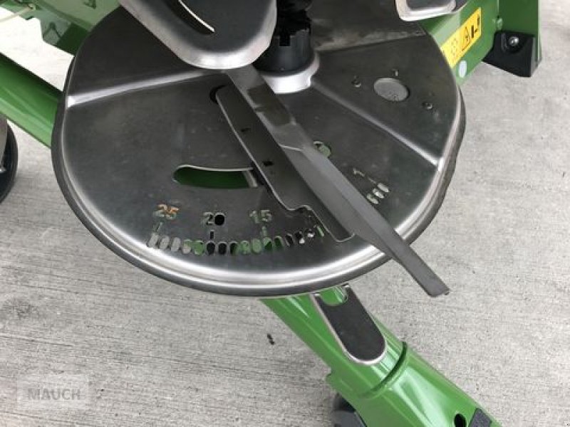 Düngerstreuer of the type Amazone ZA-V 2600 Profis Tronic, Neumaschine in Burgkirchen (Picture 12)