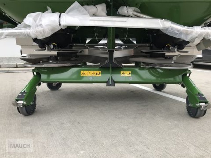 Düngerstreuer of the type Amazone ZA-V 2600 Profis Tronic, Neumaschine in Burgkirchen (Picture 17)