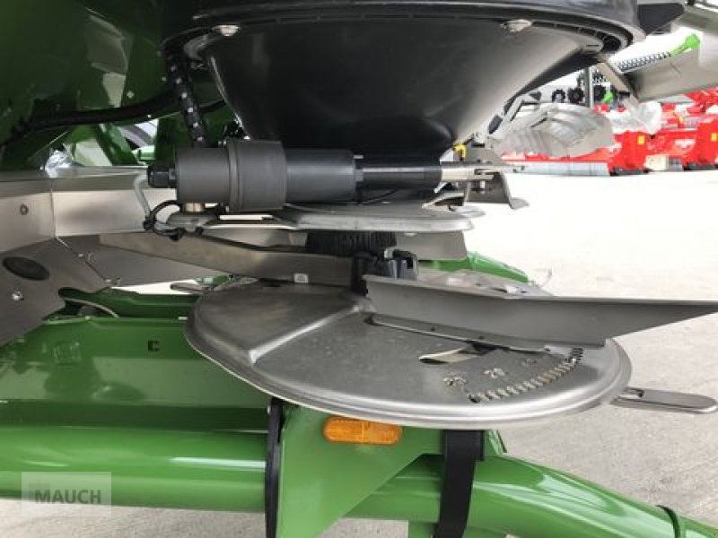 Düngerstreuer of the type Amazone ZA-V 2600 Profis Tronic, Neumaschine in Burgkirchen (Picture 11)