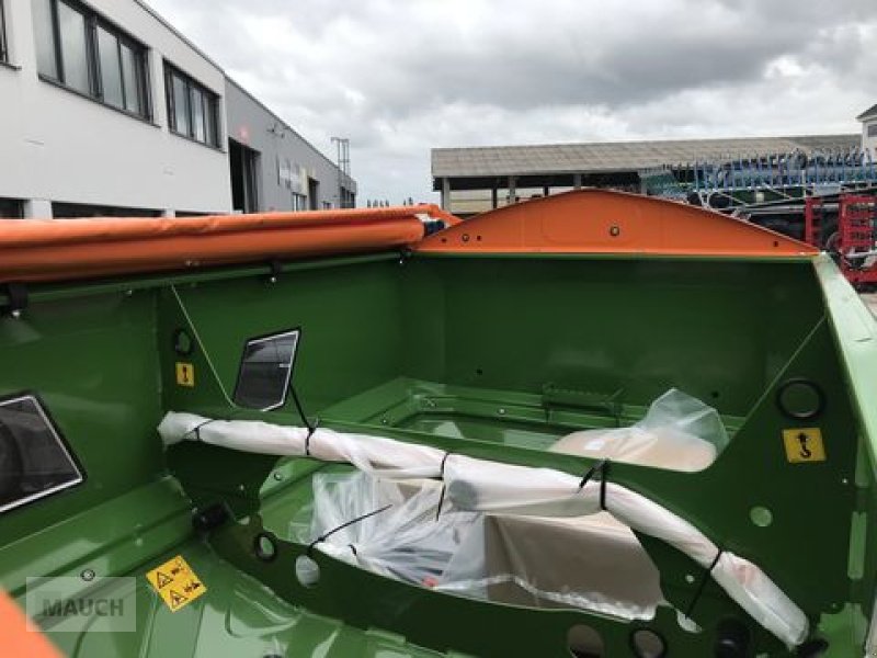 Düngerstreuer of the type Amazone ZA-V 2600 Profis Tronic, Neumaschine in Burgkirchen (Picture 9)