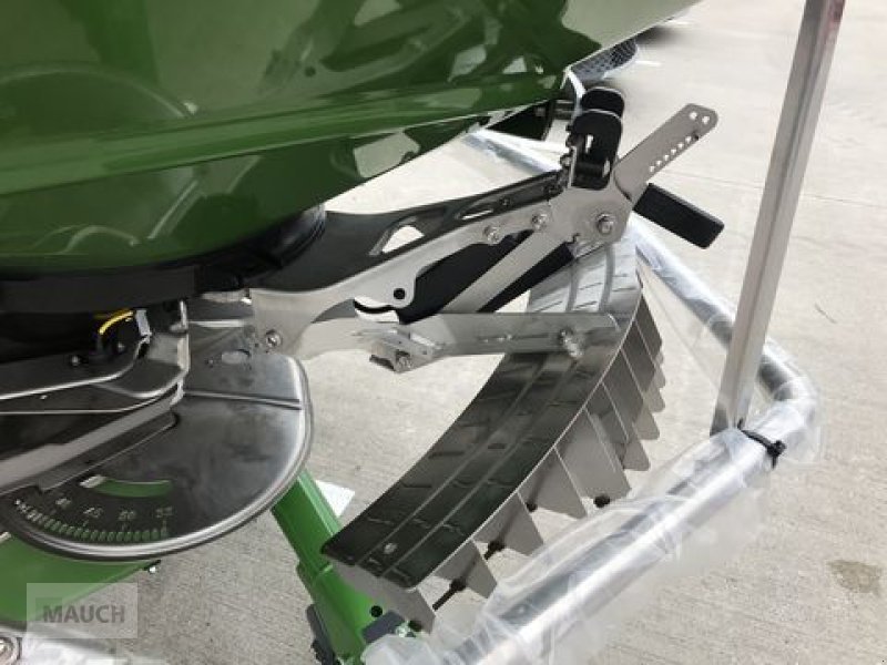 Düngerstreuer of the type Amazone ZA-V 2600 Profis Tronic, Neumaschine in Burgkirchen (Picture 13)