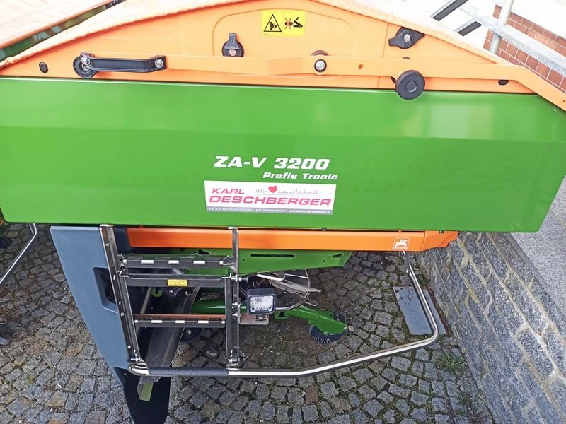Düngerstreuer des Typs Amazone ZA-V 3200 Profis Tronic Wiegestreuer, Neumaschine in St. Marienkirchen (Bild 3)